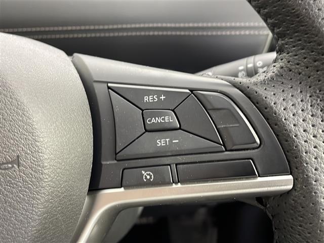 セレナ ハイウェイスター 衝突軽減ブレーキ 純正9インチナビ パーキングアシスト 両側パワースライドドア クルーズコントロール 前席シートヒーター アイドリングストップ 横滑り防止装置 車線逸脱警報 純正フロアマット ETC(6枚目)