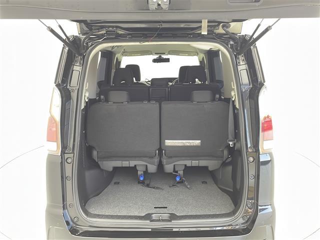 セレナ ハイウェイスター 衝突軽減ブレーキ 純正9インチナビ パーキングアシスト 両側パワースライドドア クルーズコントロール 前席シートヒーター アイドリングストップ 横滑り防止装置 車線逸脱警報 純正フロアマット ETC(16枚目)