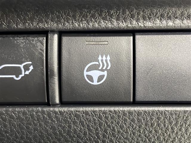 ハリアーハイブリッド Ｚ　レザーパッケージ　純正ナビ　電動リアゲート　パノラミックビューモニター　デジタルインナーミラー　ブラインドスポットモニター　レーダークルーズコントロール　レーンキープアシスト　シートヒーター　ステアリングヒーター（6枚目）