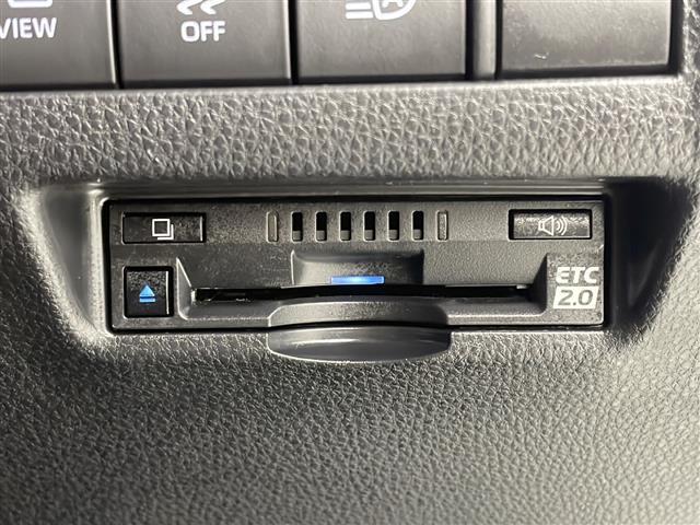 ハリアーハイブリッド Ｚ　レザーパッケージ　純正ナビ　電動リアゲート　パノラミックビューモニター　デジタルインナーミラー　ブラインドスポットモニター　レーダークルーズコントロール　レーンキープアシスト　シートヒーター　ステアリングヒーター（8枚目）