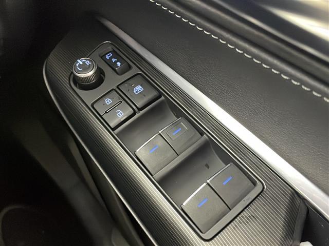 ハリアーハイブリッド Ｚ　レザーパッケージ　純正ナビ　電動リアゲート　パノラミックビューモニター　デジタルインナーミラー　ブラインドスポットモニター　レーダークルーズコントロール　レーンキープアシスト　シートヒーター　ステアリングヒーター（9枚目）