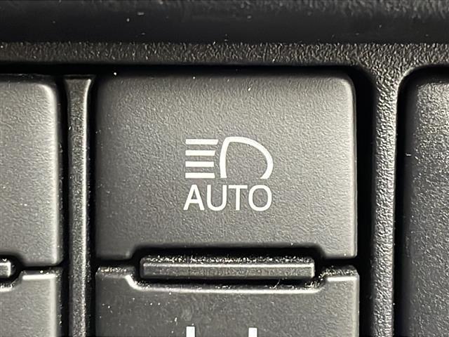 ヴォクシー ハイブリッドZS 煌III 純正10インチSDナビ バックカメラ ETC 前後ドラレコ LEDライト オートライト オートマチックハイビーム 追従クルコン 両側電動パワスラ シートヒーター レーンキープアシスト 横滑り防止装置(9枚目)