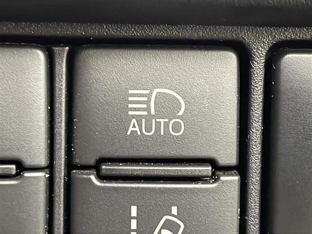 ヴォクシー ハイブリッドZS 煌II 純正SDナビ バックカメラ ETC2.0 前後ドラレコ 追従クルコン LEDライト オートライト オートマチックハイビーム コーナーセンサー 両側電動パワスラ 横滑り防止装置 レーンキープアシスト(12枚目)