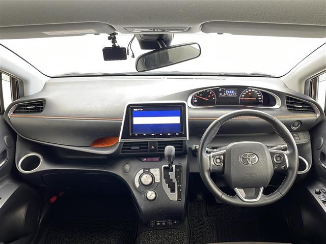 シエンタ Ｇ　クエロ　純正９型ナビ　全方位カメラ　フルセグＴＶ　Ｂｌｕｅｔｏｏｔｈ　両側電動スライドドア　ＬＥＤヘッドランプ　トヨタセーフティセンス　レーンキープアシスト　シートヒーター　ステアリングヒーター　ＥＴＣ（2枚目）
