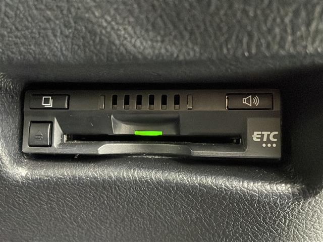 シエンタ Ｇ　クエロ　純正９型ナビ　全方位カメラ　フルセグＴＶ　Ｂｌｕｅｔｏｏｔｈ　両側電動スライドドア　ＬＥＤヘッドランプ　トヨタセーフティセンス　レーンキープアシスト　シートヒーター　ステアリングヒーター　ＥＴＣ（4枚目）