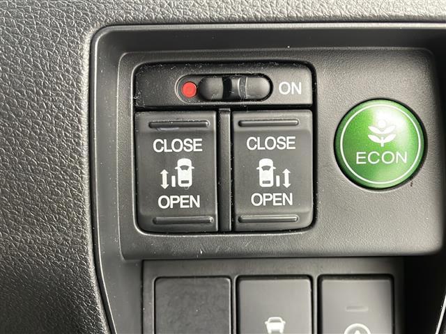 オデッセイ G・エアロパッケージ 純正ナビ フルセグTV バックモニター 両側電動スライドドア クルコン スマートキー ETC オートライト 横滑り防止装置 プッシュスタート エアロ 純正17インチアルミホイール 純正フロアマット(5枚目)