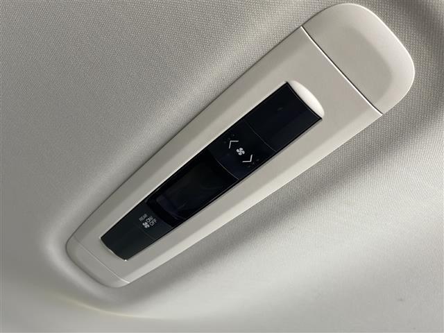 オデッセイ G・エアロパッケージ 純正ナビ フルセグTV バックモニター 両側電動スライドドア クルコン スマートキー ETC オートライト 横滑り防止装置 プッシュスタート エアロ 純正17インチアルミホイール 純正フロアマット(11枚目)