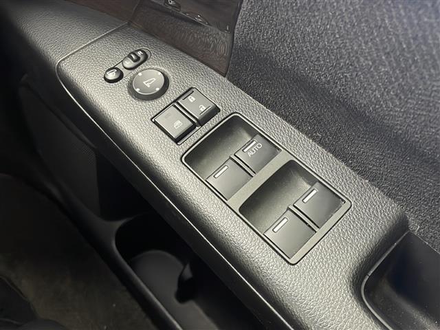 オデッセイ G・エアロパッケージ 純正ナビ フルセグTV バックモニター 両側電動スライドドア クルコン スマートキー ETC オートライト 横滑り防止装置 プッシュスタート エアロ 純正17インチアルミホイール 純正フロアマット(30枚目)