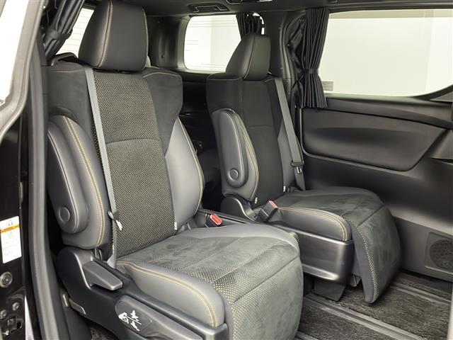 アルファードハイブリッド Ｓ　タイプゴールド　ＪＢＬサウンド　ツインムーンルーフ　パノラミックビューモニター　後席モニター　ＨＤＭＩ　ＢＳＭ　デジタルインナーミラー　衝突軽減ブレーキ　両側電動スライドドア　純正１０．５型ナビ　スマートキー　ＬＥＤ（18枚目）