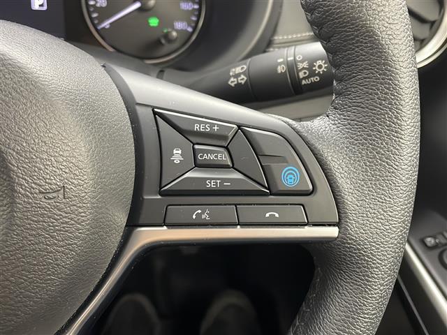 キックス Ｘ　純正９型ナビ　パノラミックビューモニター　衝突軽減ブレーキ　追従クルコン　ドライブレコーダー　デジタルインナーミラー　ＬＥＤライト　スマートキー　ルーフレール　プッシュスタート　ビルトインＥＴＣ（7枚目）