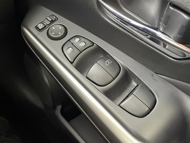 キックス Ｘ　純正９型ナビ　パノラミックビューモニター　衝突軽減ブレーキ　追従クルコン　ドライブレコーダー　デジタルインナーミラー　ＬＥＤライト　スマートキー　ルーフレール　プッシュスタート　ビルトインＥＴＣ（10枚目）