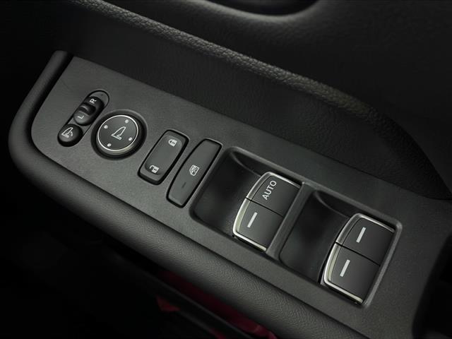 ステップワゴン ｅ：ＨＥＶスパーダ　登録済未使用車　純正１１型ナビ　フルセグＴＶ　バックモニター　両側電動スライドドア　追従クルコン　ＬＥＤライト　フォグランプ　シートヒーター　衝突被害軽減ブレーキ　１５．６型後席モニター　スマートキー（30枚目）