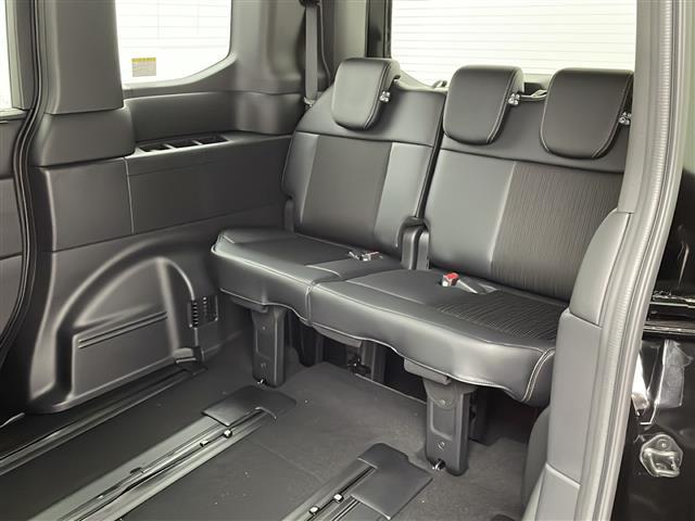 ステップワゴン ｅ：ＨＥＶスパーダ　登録済未使用車　純正１１型ナビ　フルセグＴＶ　バックモニター　両側電動スライドドア　追従クルコン　ＬＥＤライト　フォグランプ　シートヒーター　衝突被害軽減ブレーキ　１５．６型後席モニター　スマートキー（35枚目）