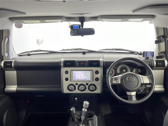 FJクルーザー ベースグレード 純正ナビ バックモニター ETC ドラレコ LEDライト フォグランプ 横滑り防止装置 コーナーセンサー RAYS17インチアルミホイール 純正フロアマット ルーフレール(2枚目)