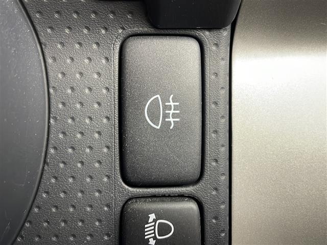 FJクルーザー ベースグレード 純正ナビ バックモニター ETC ドラレコ LEDライト フォグランプ 横滑り防止装置 コーナーセンサー RAYS17インチアルミホイール 純正フロアマット ルーフレール(11枚目)