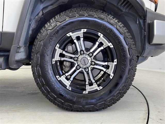 FJクルーザー ベースグレード 純正ナビ バックモニター ETC ドラレコ LEDライト フォグランプ 横滑り防止装置 コーナーセンサー RAYS17インチアルミホイール 純正フロアマット ルーフレール(16枚目)