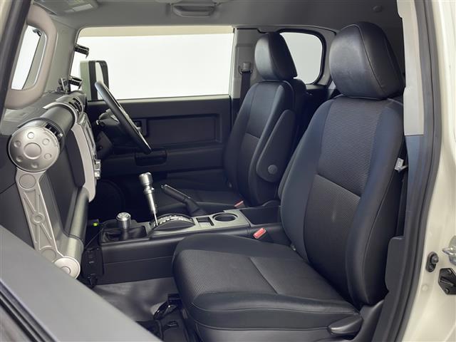 FJクルーザー ベースグレード 純正ナビ バックモニター ETC ドラレコ LEDライト フォグランプ 横滑り防止装置 コーナーセンサー RAYS17インチアルミホイール 純正フロアマット ルーフレール(33枚目)