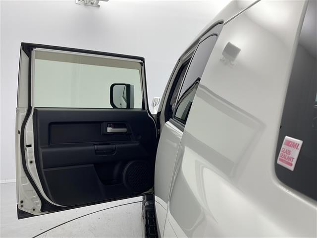 FJクルーザー ベースグレード 純正ナビ バックモニター ETC ドラレコ LEDライト フォグランプ 横滑り防止装置 コーナーセンサー RAYS17インチアルミホイール 純正フロアマット ルーフレール(38枚目)