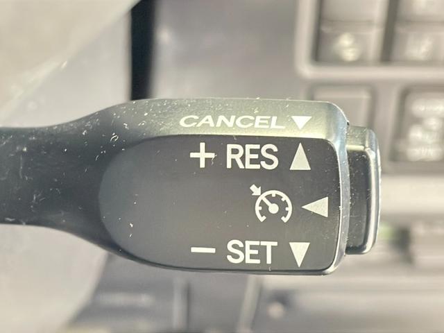 ノア ハイブリッドSi ダブルバイビーII セーフティーセンス 純正SDナビ CD DVD BT フルセグ バックカメラ 両側電動スライドドア クルーズコントロール LEDオートライト ハーフレザーシート シートヒーター ステアリングスイッチ(10枚目)