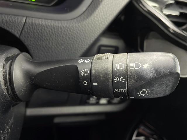 ノア ハイブリッドSi ダブルバイビーII セーフティーセンス 純正SDナビ CD DVD BT フルセグ バックカメラ 両側電動スライドドア クルーズコントロール LEDオートライト ハーフレザーシート シートヒーター ステアリングスイッチ(28枚目)