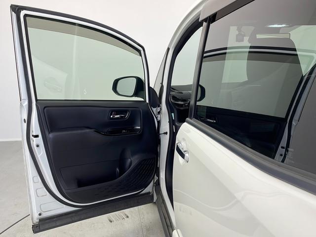 ノア ハイブリッドSi ダブルバイビーII セーフティーセンス 純正SDナビ CD DVD BT フルセグ バックカメラ 両側電動スライドドア クルーズコントロール LEDオートライト ハーフレザーシート シートヒーター ステアリングスイッチ(38枚目)