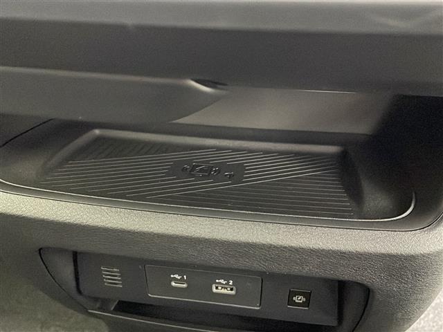 セレナ e-パワー ハイウェイスターV 登録済み未使用車 プロパイロット 純正12.3型ナビ フルセグTV パノラミックビューモニター 両側電動スライドドア デジタルインナーミラー ビルトインETC2.0 ドライブレコーダー スマートキー(12枚目)