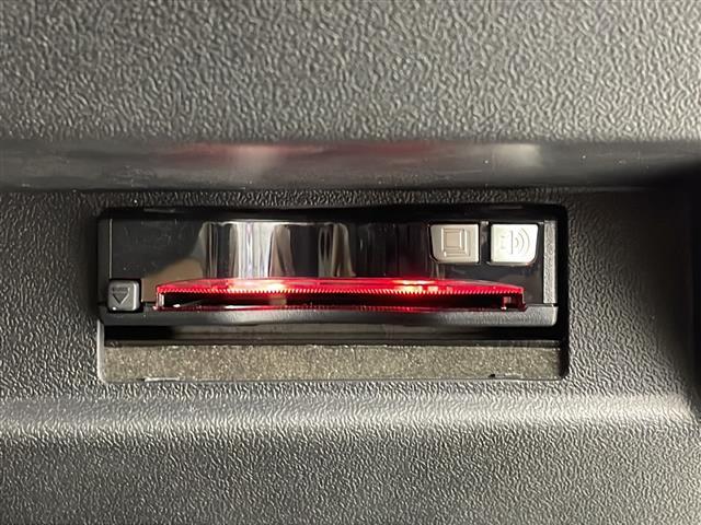 ジムニー ＸＣ　メモリナビ　フルセグＴＶ　バックモニター　ＥＴＣ　ＬＥＤライト　フォグランプ　クルコン　ステアリングスイッチ　シートヒーター　衝突被害軽減ブレーキ　レーンキープアシスト　横滑り防止装置　スマートキー（7枚目）