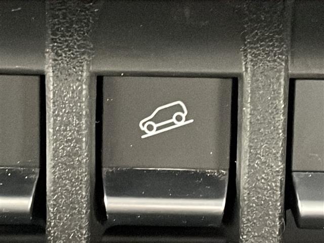 ジムニー ＸＣ　メモリナビ　フルセグＴＶ　バックモニター　ＥＴＣ　ＬＥＤライト　フォグランプ　クルコン　ステアリングスイッチ　シートヒーター　衝突被害軽減ブレーキ　レーンキープアシスト　横滑り防止装置　スマートキー（12枚目）