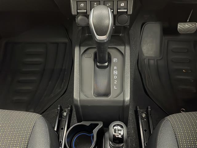 ジムニー ＸＣ　メモリナビ　フルセグＴＶ　バックモニター　ＥＴＣ　ＬＥＤライト　フォグランプ　クルコン　ステアリングスイッチ　シートヒーター　衝突被害軽減ブレーキ　レーンキープアシスト　横滑り防止装置　スマートキー（23枚目）