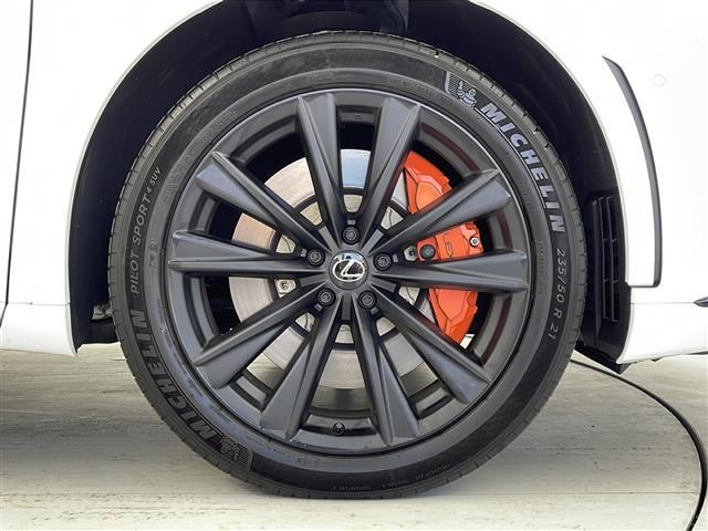 ＲＸ ＲＸ５００ｈ　Ｆスポーツパフォーマンス　１４インチ純正ディスプレイオーディオ　全周囲モニター　ＥＴＣ２．０　パノラマルーフ　追従クルコン　シートエアコン　置くだけ充電　ＢＳＭ　ＨＵＤ　ステアリングヒーター　ＬＥＤライト　コーナーセンサー（18枚目）