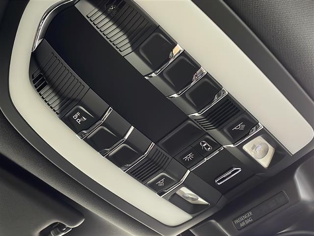 マカン マカンＧＴＳ　純正ナビ　バックモニター　衝突軽減ブレーキ　シートヒーター　ＥＴＣ　ドライブレコーダー　追従クルコン　ＬＥＤライト　純正２０インチアルミホイール　純正フロアマット　コーナーセンサー　横滑り防止装置（12枚目）