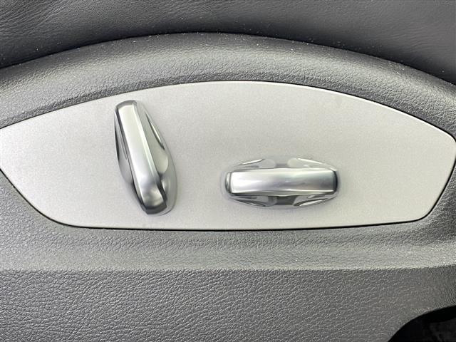 マカン マカンＧＴＳ　純正ナビ　バックモニター　衝突軽減ブレーキ　シートヒーター　ＥＴＣ　ドライブレコーダー　追従クルコン　ＬＥＤライト　純正２０インチアルミホイール　純正フロアマット　コーナーセンサー　横滑り防止装置（13枚目）