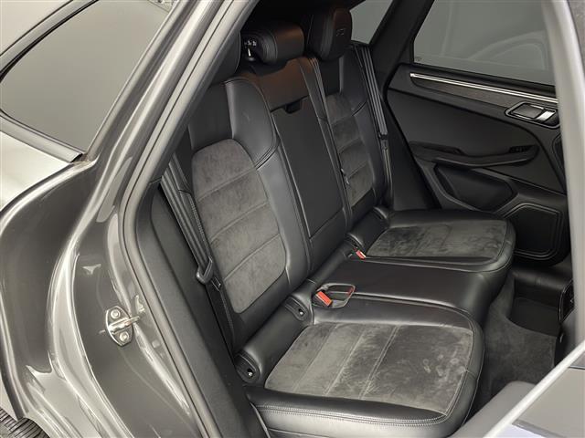 マカン マカンＧＴＳ　純正ナビ　バックモニター　衝突軽減ブレーキ　シートヒーター　ＥＴＣ　ドライブレコーダー　追従クルコン　ＬＥＤライト　純正２０インチアルミホイール　純正フロアマット　コーナーセンサー　横滑り防止装置（15枚目）