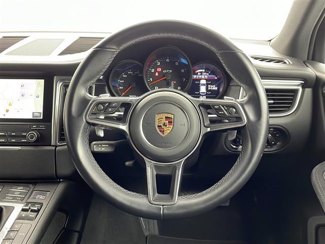 マカン マカンＧＴＳ　純正ナビ　バックモニター　衝突軽減ブレーキ　シートヒーター　ＥＴＣ　ドライブレコーダー　追従クルコン　ＬＥＤライト　純正２０インチアルミホイール　純正フロアマット　コーナーセンサー　横滑り防止装置（24枚目）