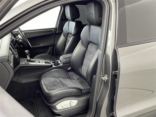 マカン マカンＧＴＳ　純正ナビ　バックモニター　衝突軽減ブレーキ　シートヒーター　ＥＴＣ　ドライブレコーダー　追従クルコン　ＬＥＤライト　純正２０インチアルミホイール　純正フロアマット　コーナーセンサー　横滑り防止装置（33枚目）