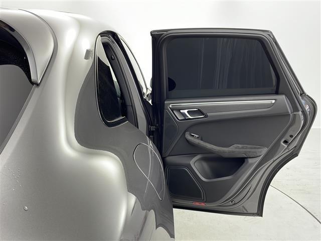 マカン マカンＧＴＳ　純正ナビ　バックモニター　衝突軽減ブレーキ　シートヒーター　ＥＴＣ　ドライブレコーダー　追従クルコン　ＬＥＤライト　純正２０インチアルミホイール　純正フロアマット　コーナーセンサー　横滑り防止装置（36枚目）