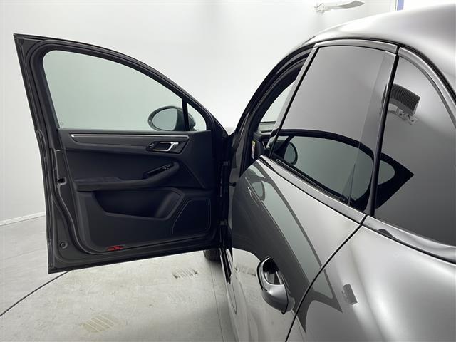 マカン マカンＧＴＳ　純正ナビ　バックモニター　衝突軽減ブレーキ　シートヒーター　ＥＴＣ　ドライブレコーダー　追従クルコン　ＬＥＤライト　純正２０インチアルミホイール　純正フロアマット　コーナーセンサー　横滑り防止装置（37枚目）