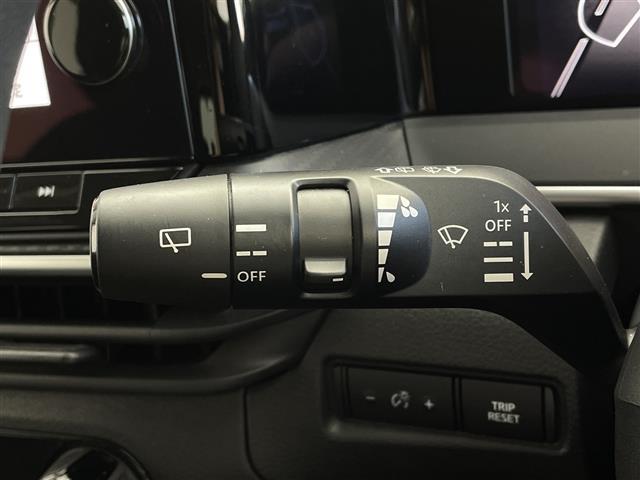 ノート Ｘ　２トーン　純正ナビ　フルセグＴＶ　Ｂｌｕｅｔｏｏｔｈ　全方位カメラ　レーダークルーズコントロール　レーンキープアシスト　ＬＥＤヘッドランプ　コーナーセンサー　ブラインドスポットモニター（9枚目）