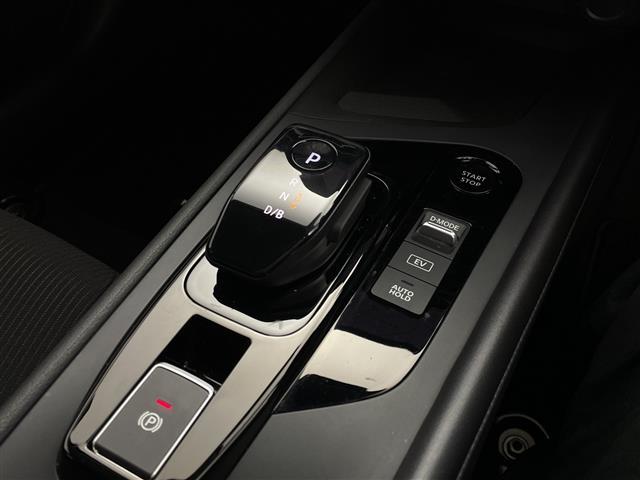 ノート Ｘ　２トーン　純正ナビ　フルセグＴＶ　Ｂｌｕｅｔｏｏｔｈ　全方位カメラ　レーダークルーズコントロール　レーンキープアシスト　ＬＥＤヘッドランプ　コーナーセンサー　ブラインドスポットモニター（18枚目）