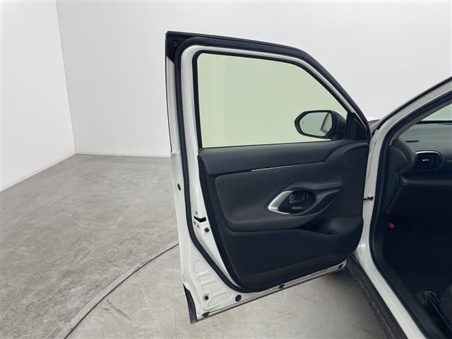 ヤリスクロス ハイブリッドＧ　純正９型メモリディスプレイナビ　全周囲カメラ　ＥＴＣ２．０　ＢＳＭ　禁煙車　ステアリングヒーター　ＬＥＤヘッドライト　パーキングアシスト　スマートキー　オートライト　レーンキープアシスト　シートヒータ（14枚目）