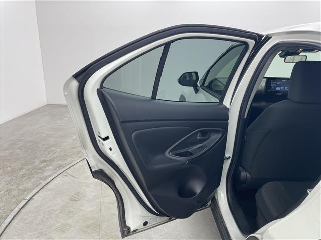 ヤリスクロス ハイブリッドＧ　純正９型メモリディスプレイナビ　全周囲カメラ　ＥＴＣ２．０　ＢＳＭ　禁煙車　ステアリングヒーター　ＬＥＤヘッドライト　パーキングアシスト　スマートキー　オートライト　レーンキープアシスト　シートヒータ（15枚目）