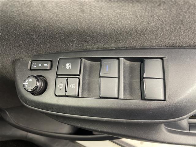 ヤリスクロス ハイブリッドＧ　純正９型メモリディスプレイナビ　全周囲カメラ　ＥＴＣ２．０　ＢＳＭ　禁煙車　ステアリングヒーター　ＬＥＤヘッドライト　パーキングアシスト　スマートキー　オートライト　レーンキープアシスト　シートヒータ（40枚目）