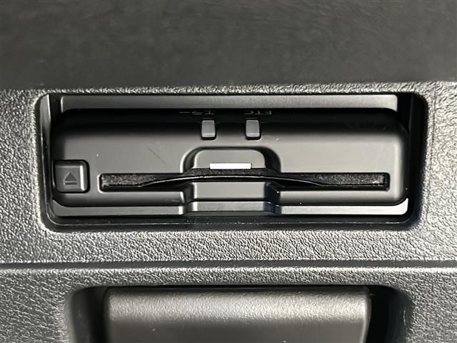 ノート Ｘ　純正９インチナビ　フルセグＴＶ　アラウンドビューモニター　ＥＴＣ　ドラレコ　ＬＥＤライト　インテリジェントルームミラー　衝突被害軽減ブレーキ　横滑り防止装置　コーナーセンサー　ステアリングスイッチ（6枚目）