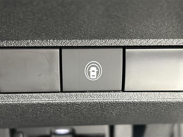 ノート Ｘ　純正９インチナビ　フルセグＴＶ　アラウンドビューモニター　ＥＴＣ　ドラレコ　ＬＥＤライト　インテリジェントルームミラー　衝突被害軽減ブレーキ　横滑り防止装置　コーナーセンサー　ステアリングスイッチ（8枚目）