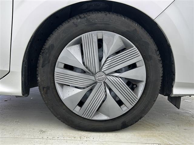 ノート Ｘ　純正９インチナビ　フルセグＴＶ　アラウンドビューモニター　ＥＴＣ　ドラレコ　ＬＥＤライト　インテリジェントルームミラー　衝突被害軽減ブレーキ　横滑り防止装置　コーナーセンサー　ステアリングスイッチ（17枚目）