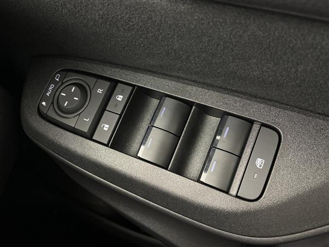 ヤリスクロス ハイブリッドZ 純正ナビ フルセグTV Bluetooth 全方位カメラ ETC トヨタセーフティセンス レーダークルーズコントロール ブラインドスポットモニター ステアリングヒーター シートヒーター コーナーセンサ(29枚目)