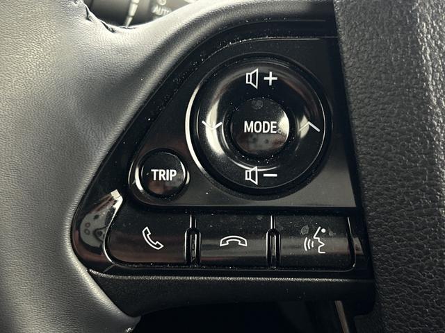 プリウス Sセーフティプラス ツートーン ナビ フルセグTV バックモニター エアロ付き 衝突軽減ブレーキ クルコン ETC LEDライト フォグランプ ドライブレコーダー パーキングアシスト コーナーセンサー スマートキ― プッシュスタート(39枚目)