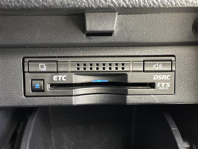 ヴェルファイア ２．５Ｚ　Ｇエディション　純正ナビ　パノラミックビューモニター　フルセグＴＶ　衝突軽減ブレーキ　スマートキー　両側電動スライドドア　フリップダウンモニター　ＥＴＣ　ドラレコ　ツインムーンルーフ　追従クルコン　ステアリングヒータ（5枚目）