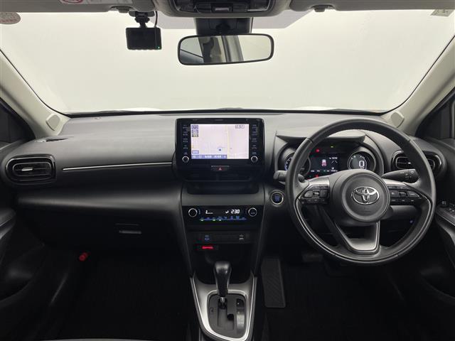 ヤリスクロス Ｇ　純正ナビ　パノラミックビューモニター　Ｂｌｕｅｔｏｏｔｈ　衝突軽減ブレーキ　追従クルコン　スマートキー　プッシュスタート　ＥＴＣ　ドラレコ　横滑り防止装置　純正１６インチアルミホイール　コーナーセンサ（2枚目）