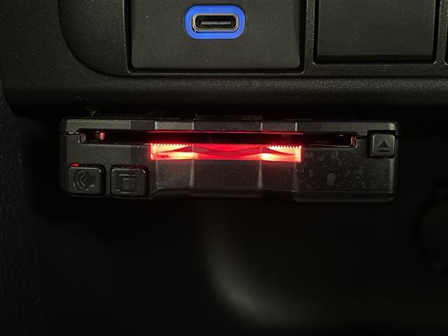 ヤリスクロス Ｇ　純正ナビ　パノラミックビューモニター　Ｂｌｕｅｔｏｏｔｈ　衝突軽減ブレーキ　追従クルコン　スマートキー　プッシュスタート　ＥＴＣ　ドラレコ　横滑り防止装置　純正１６インチアルミホイール　コーナーセンサ（7枚目）